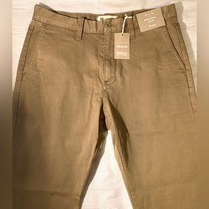 NWT Madewell Athletic Slim Chino Pants: COOLMAX® Edition in faded birch 32x32